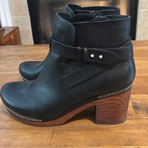 Korks Trisha  Black Booties Size 11M